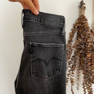 Levi’s mid rise skinny jeans size 27